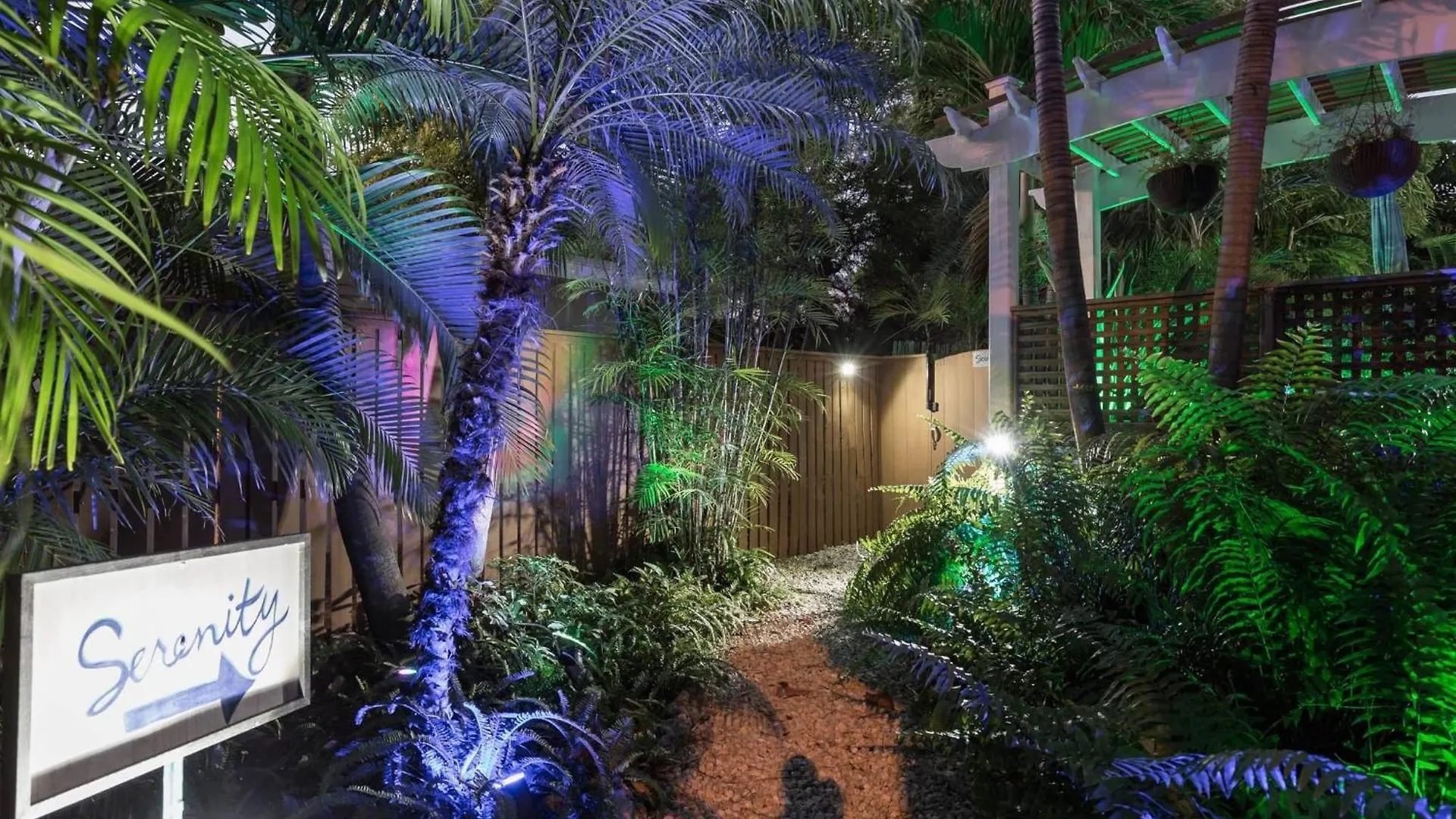 Serenity By Avantstay Guest House In Old Town W Shared Pool Month Long Stays Only Key West Holiday home
